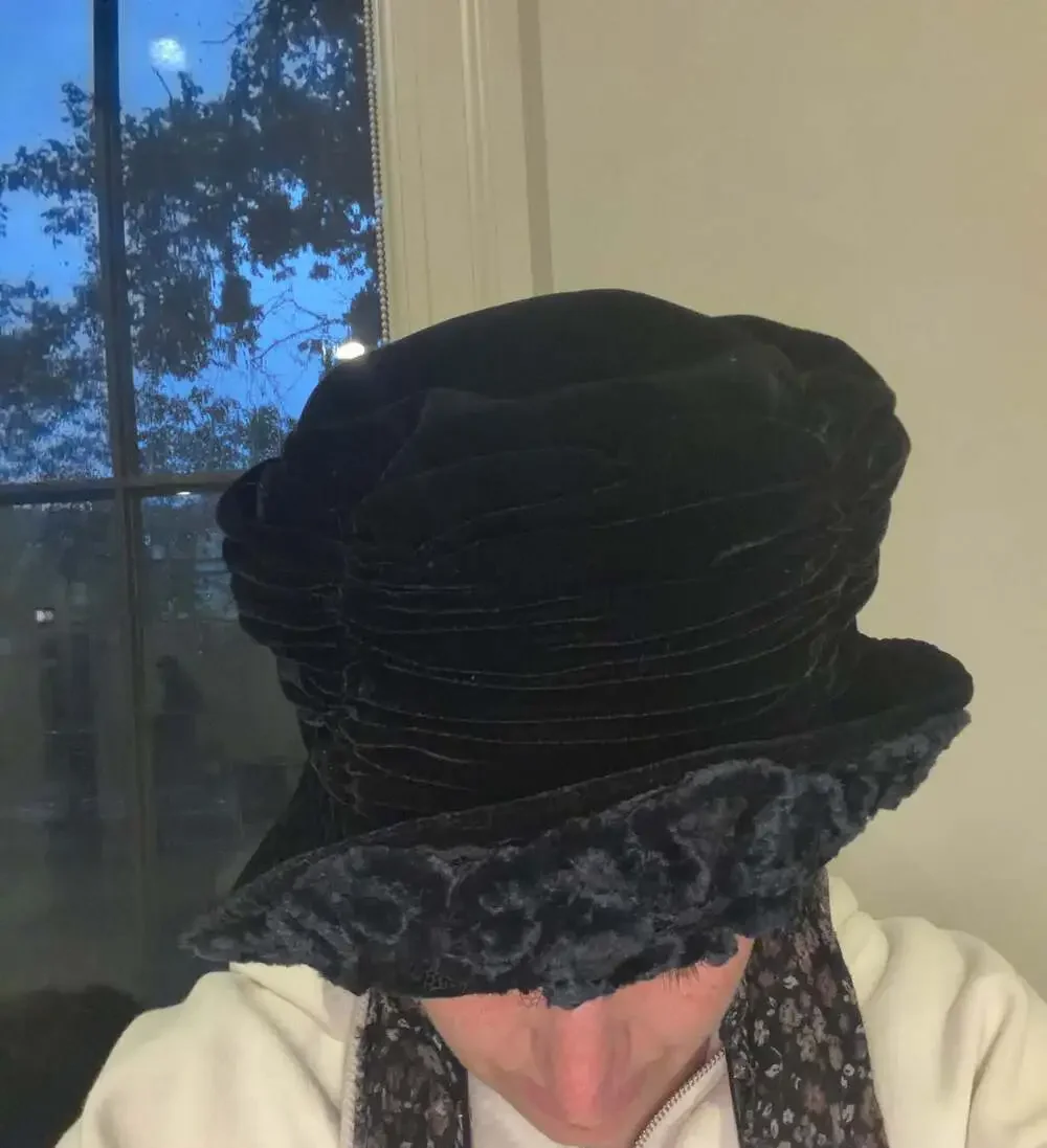 Kokin New York Vintage Black Velvet Pleated Ruffled Cloche Hat